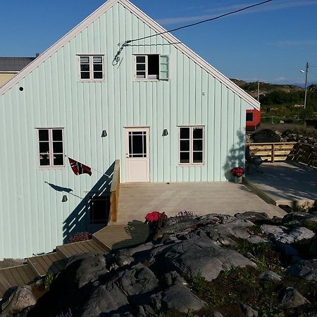 Bed and Breakfast Lysvoldbrygga Henningsvær Exterior foto